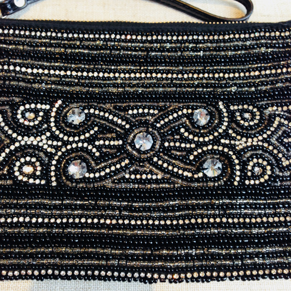 NWOT WHITE BLACK Solid Bead Rhinestone Wristlet - Picture 2 of 5